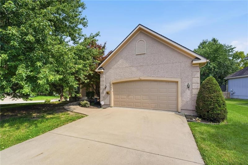 2701 137 St, Leawood, KS 66224