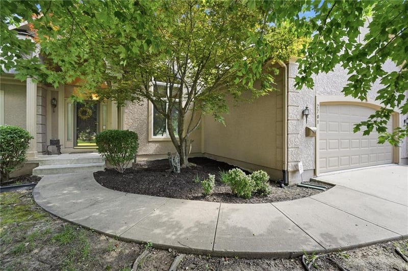 2701 137th Pl, Leawood, KS 66224