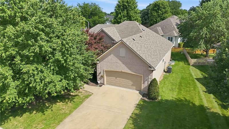 2701 137th Pl, Leawood, KS 66224