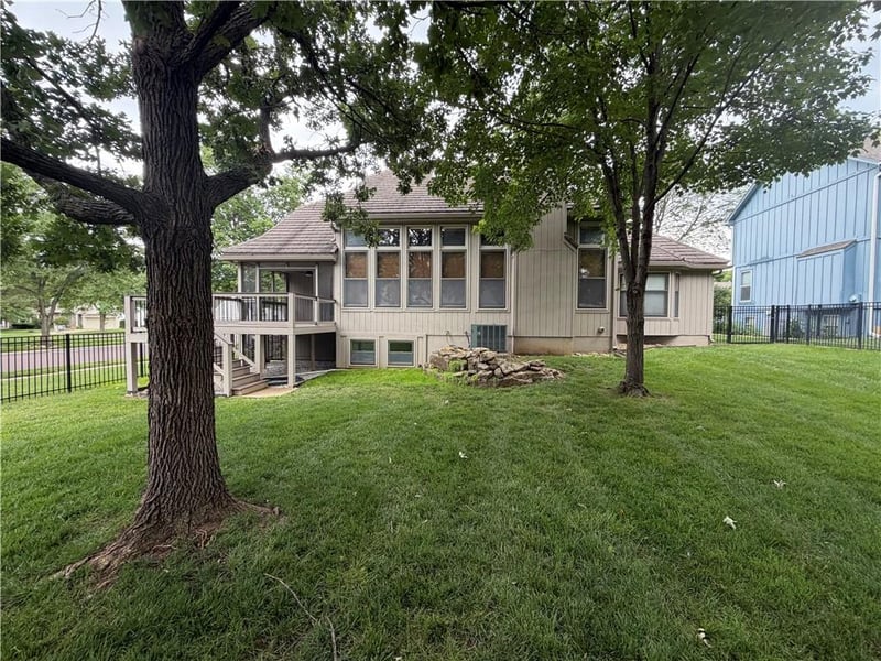 12702 120th St, Overland Park, KS 66213