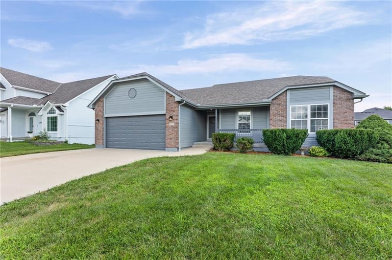 523 Cedar Falls Ct, Raymore, MO 64083