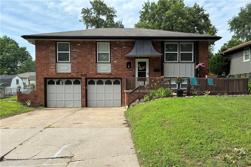 105 Moore St, Blue Springs, MO 64014