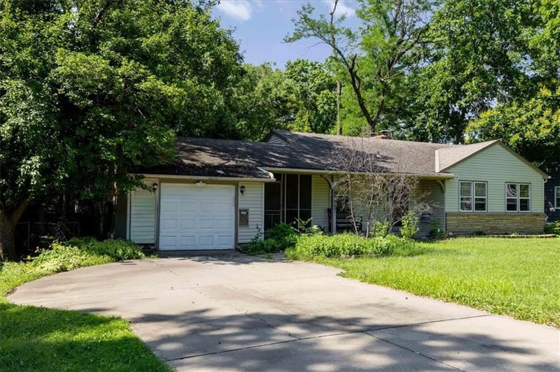 6201 67th St, Overland Park, KS 66202