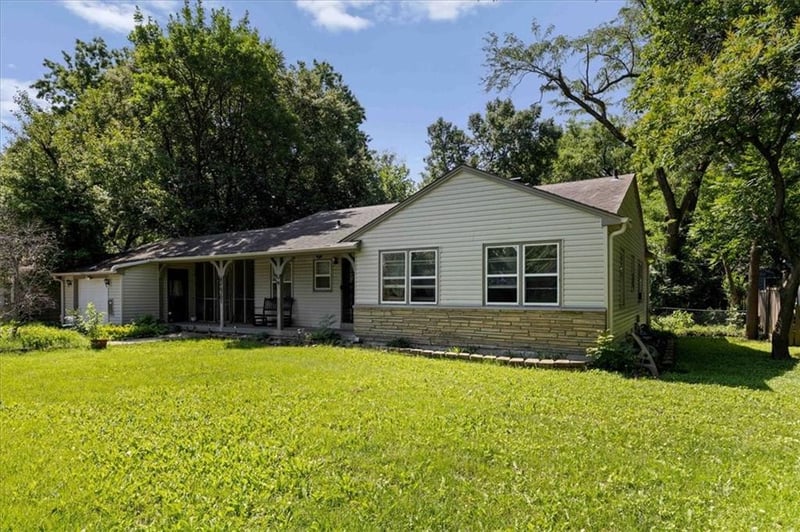 6201 67th St, Overland Park, KS 66202
