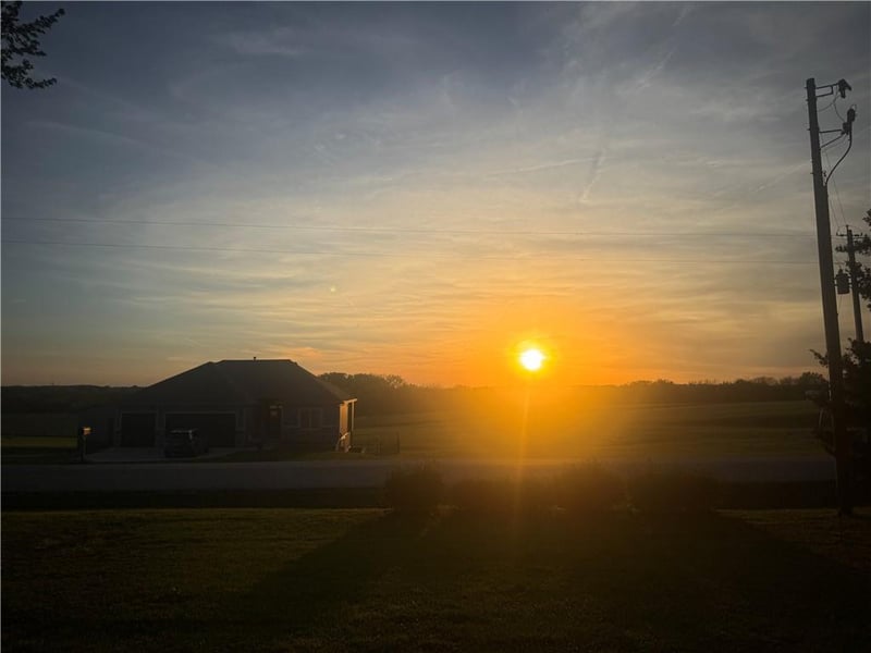 16985 Smith Rd, Smithville, MO 64089