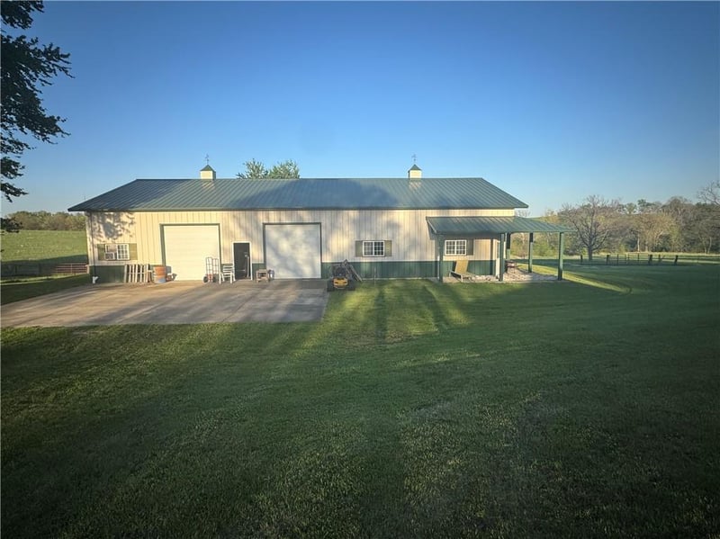 16985 Smith Rd, Smithville, MO 64089