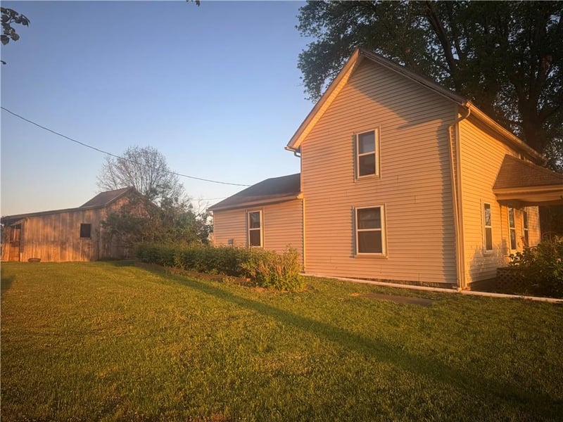 16985 Smith Rd, Smithville, MO 64089