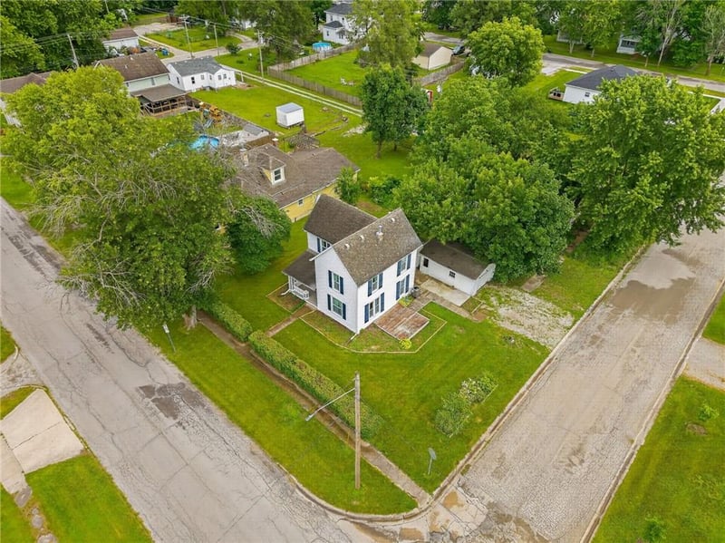 721 W 4th St, Cameron, MO 64429