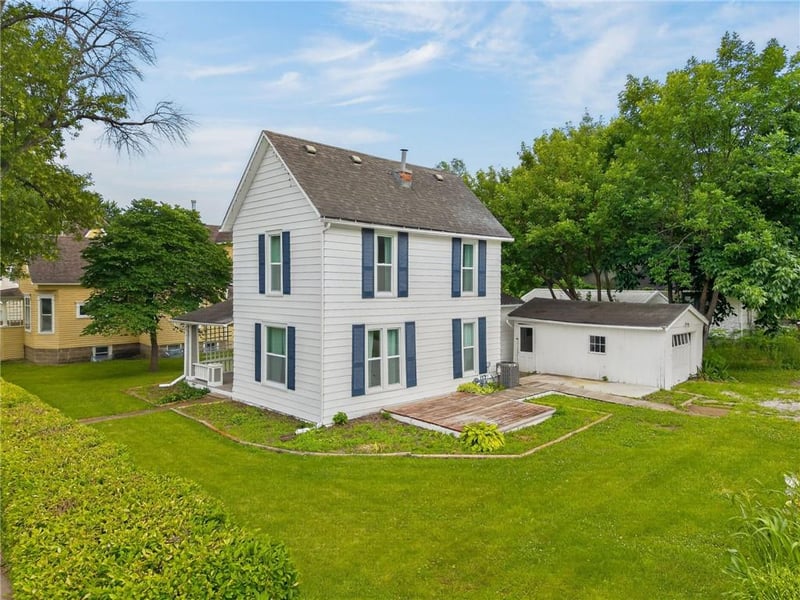 721 W 4th St, Cameron, MO 64429
