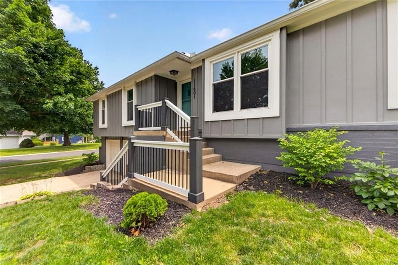 11801 78th Ter, Lenexa, KS 66214