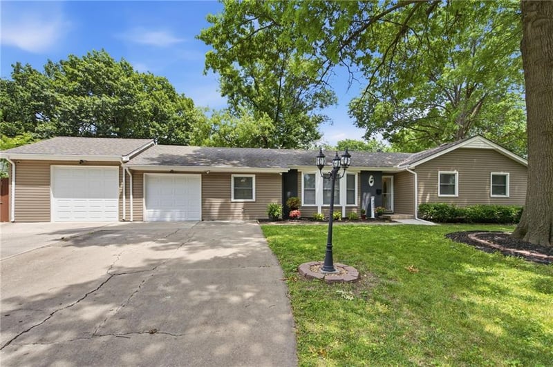 8821 Lowell Ave, Overland Park, KS 66212