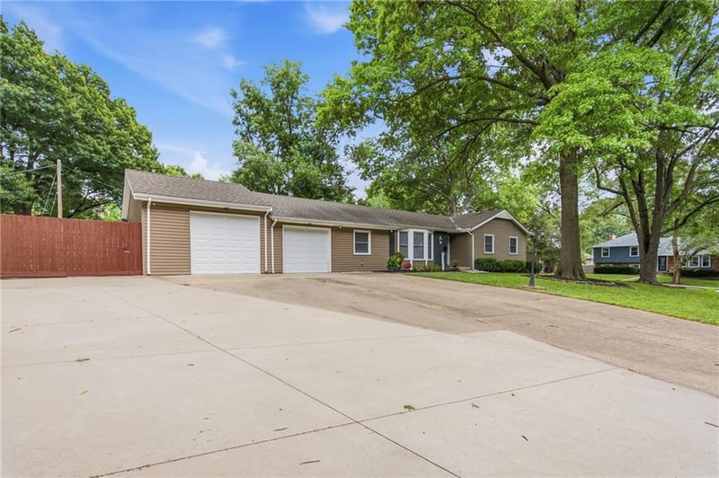 8821 Lowell Ave, Overland Park, KS 66212