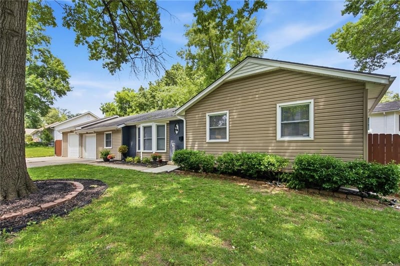 8821 Lowell Ave, Overland Park, KS 66212