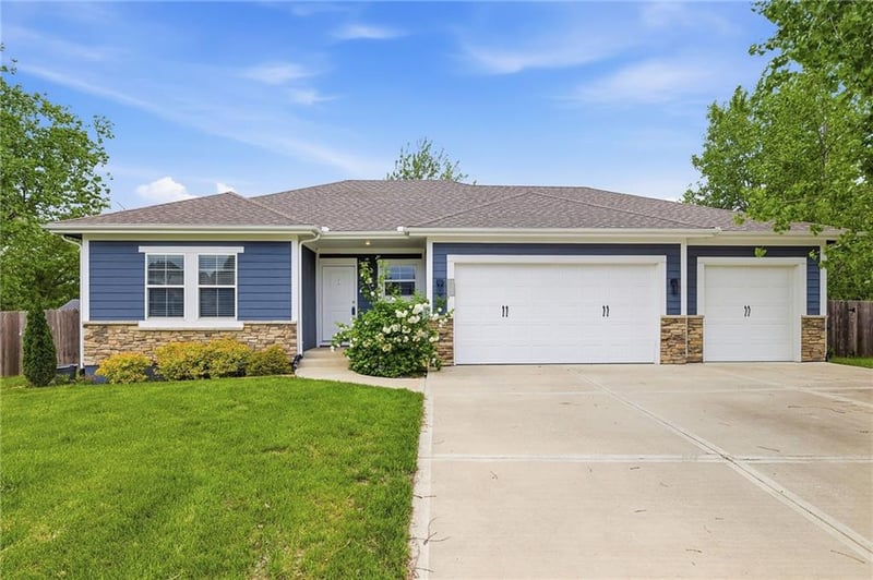 1401 Rylee Ct, Raymore, MO 64083