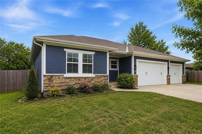 1401 Rylee Ct, Raymore, MO 64083