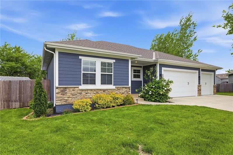 1401 Rylee Ct, Raymore, MO 64083