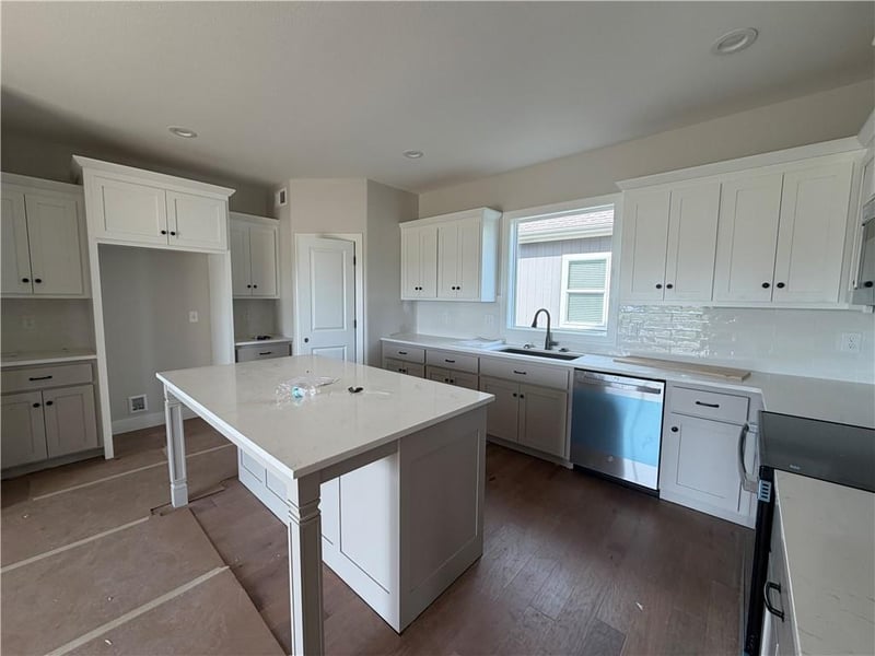 16871 W 164th Ter, Olathe, KS 66062