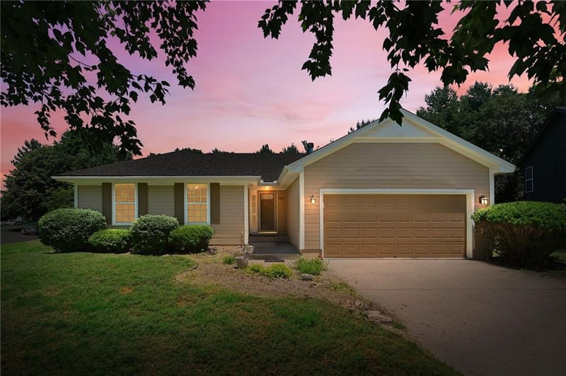 1810 Harbor Ct, Blue Springs, MO 64015
