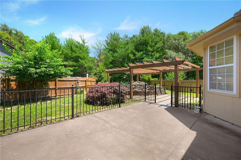 1810 Harbor Ct, Blue Springs, MO 64015