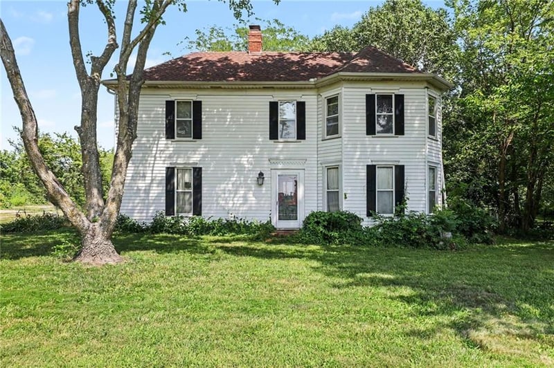 321 Buckner Tarsney Rd, Buckner, MO 64016