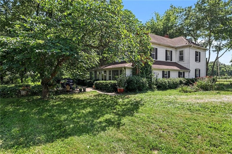 321 Buckner Tarsney Rd, Buckner, MO 64016