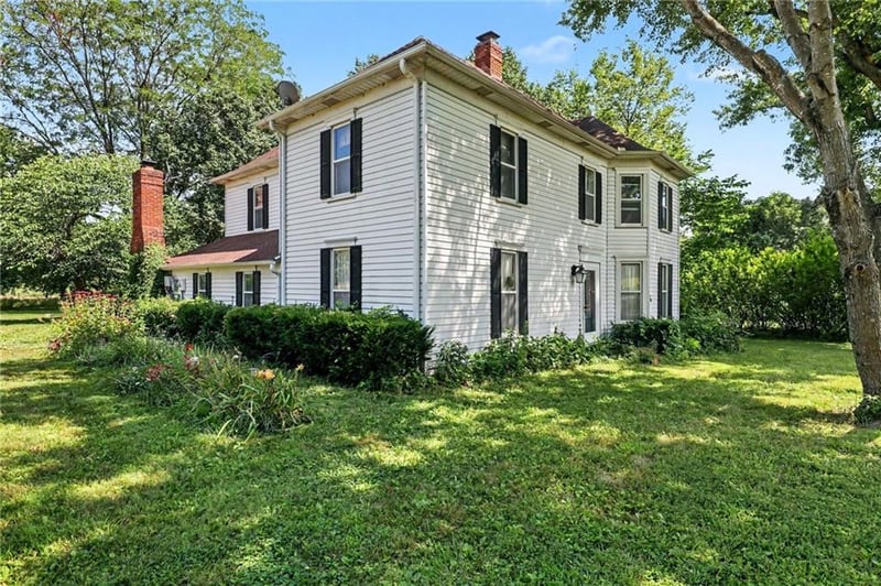321 Buckner Tarsney Rd, Buckner, MO 64016