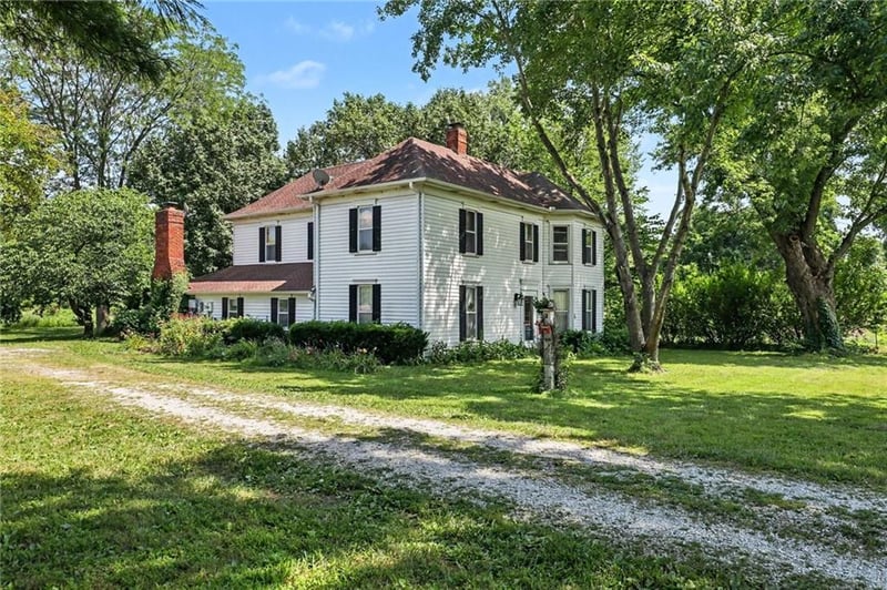 321 Buckner Tarsney Rd, Buckner, MO 64016