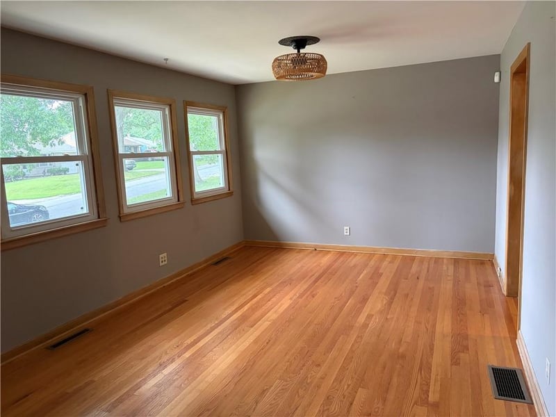 12808 Bowen St, Independence, MO 64055