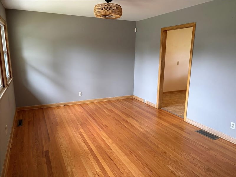 12808 Bowen St, Independence, MO 64055