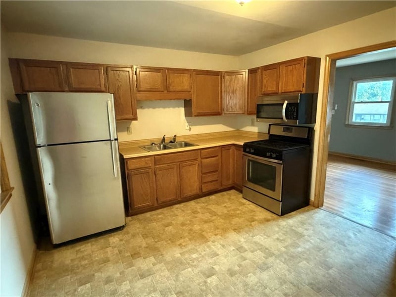 12808 Bowen St, Independence, MO 64055