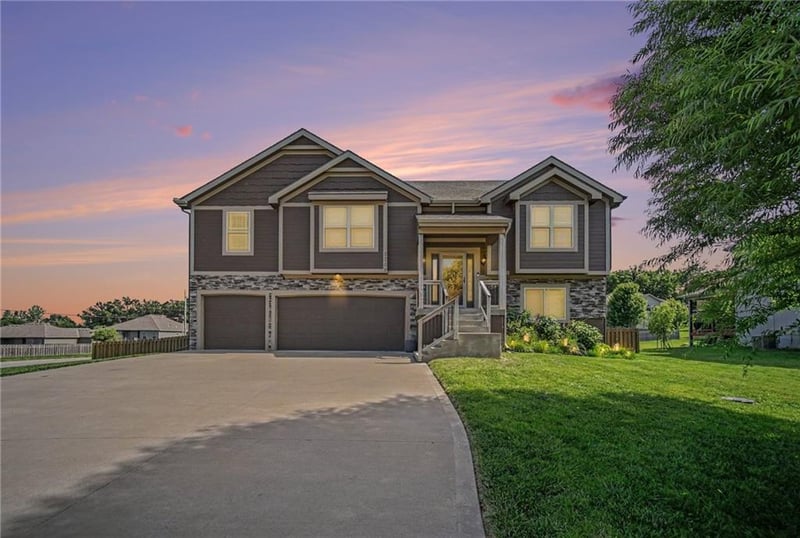 3709 NE 80th St, Kansas City, MO 64119