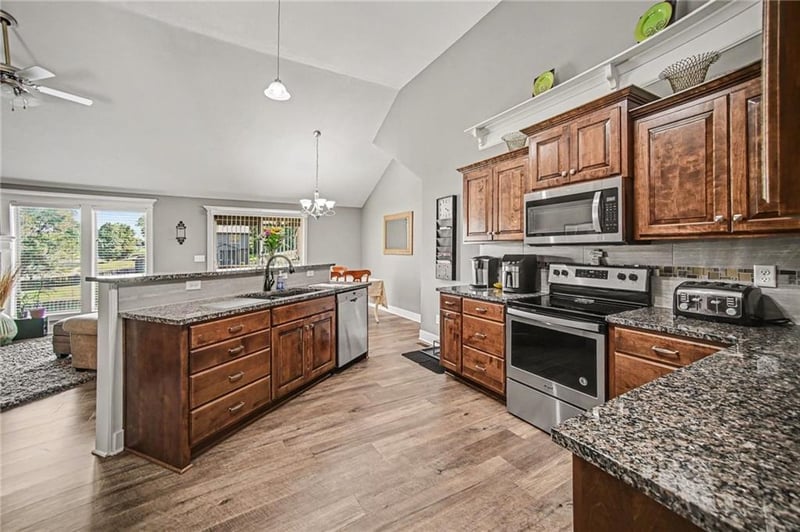 3709 NE 80th St, Kansas City, MO 64119