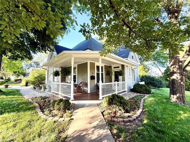 901 1st St, Maryville, MO 64468