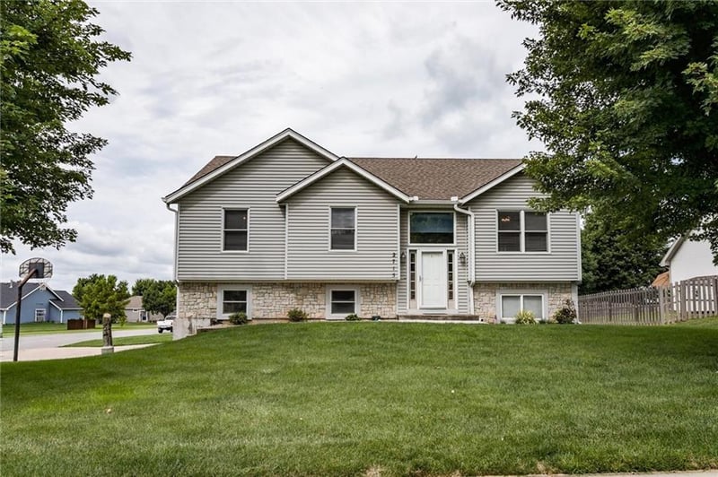 2715 Stratton Dr, Eudora, KS 66025