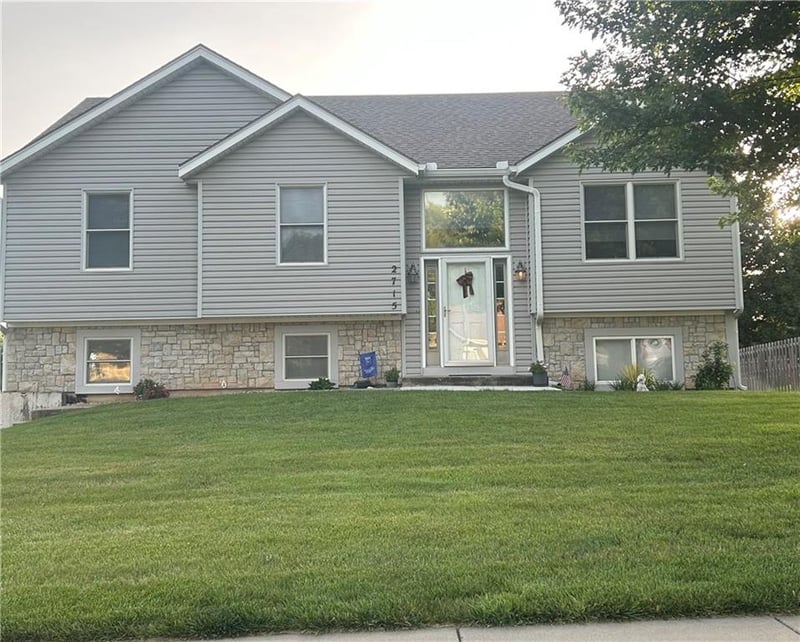 2715 Stratton Dr, Eudora, KS 66025