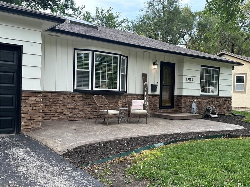 13122 Logan Ln, Lenexa, KS 66215