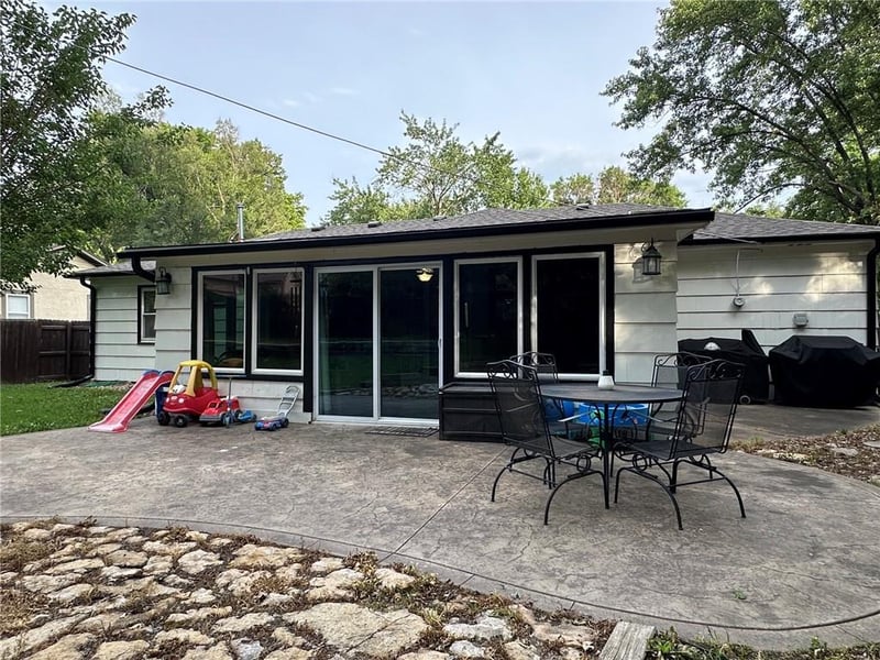13122 Logan Ln, Lenexa, KS 66215