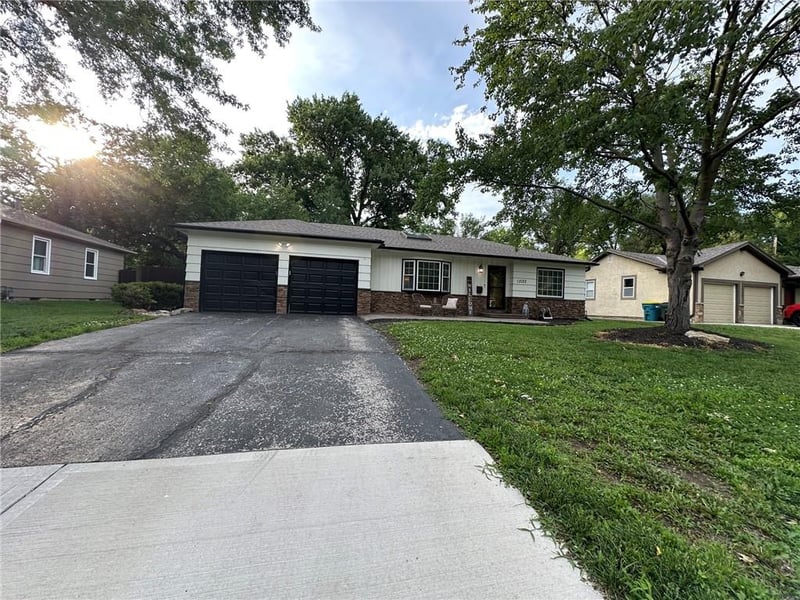 13122 Logan Ln, Lenexa, KS 66215