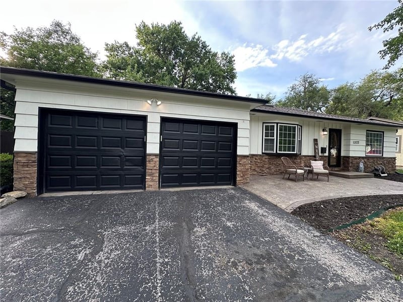 13122 Logan Ln, Lenexa, KS 66215