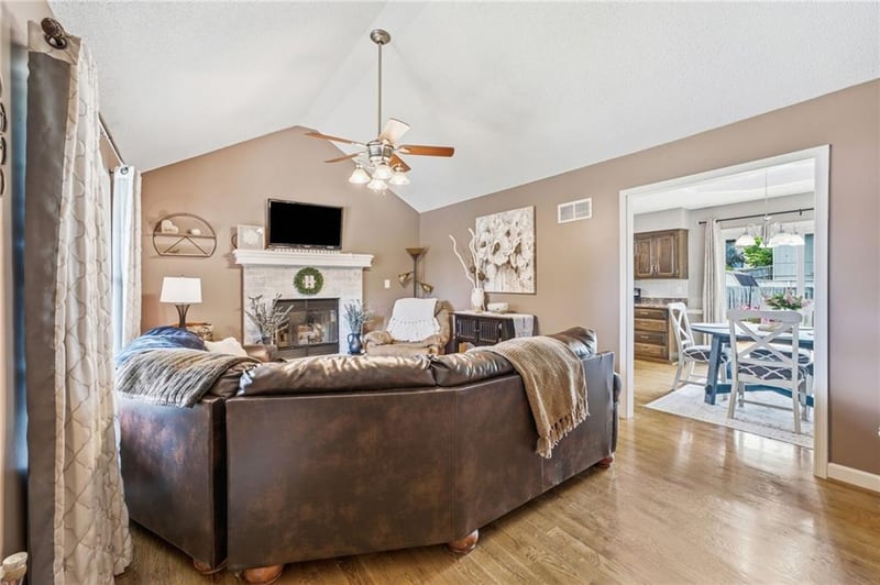 404 Onyx Dr, Lee's Summit, MO 64063