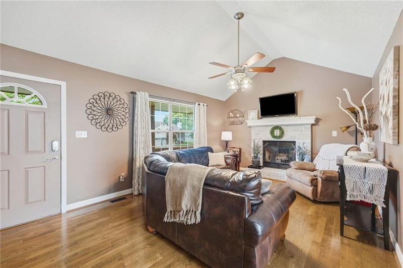 404 Onyx Dr, Lee's Summit, MO 64063