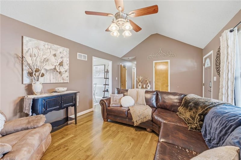 404 Onyx Dr, Lee's Summit, MO 64063