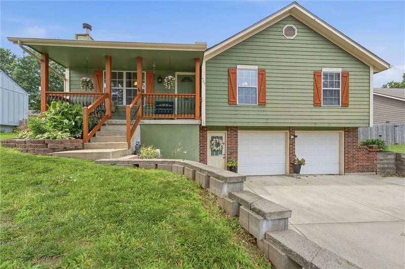 404 Onyx Dr, Lee's Summit, MO 64063
