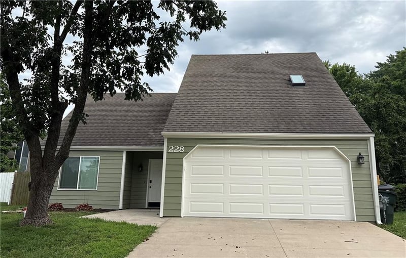 228 Deerfield Ln, Lawrence, KS 66049