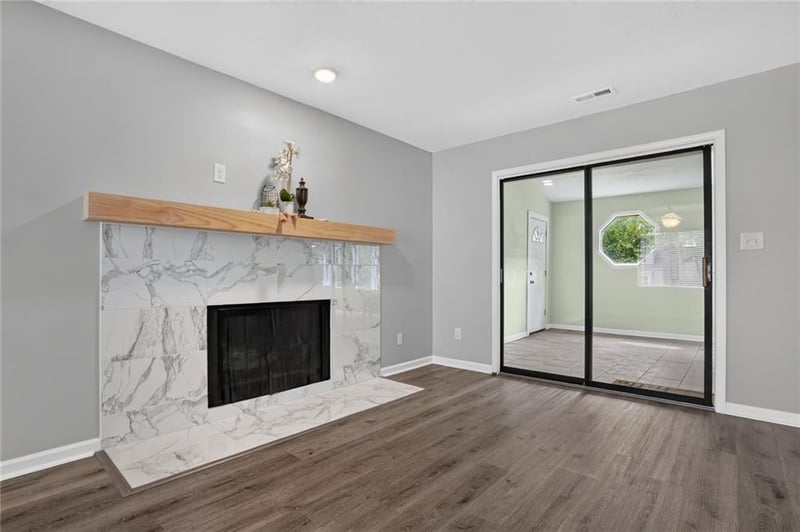 228 Deerfield Ln, Lawrence, KS 66049