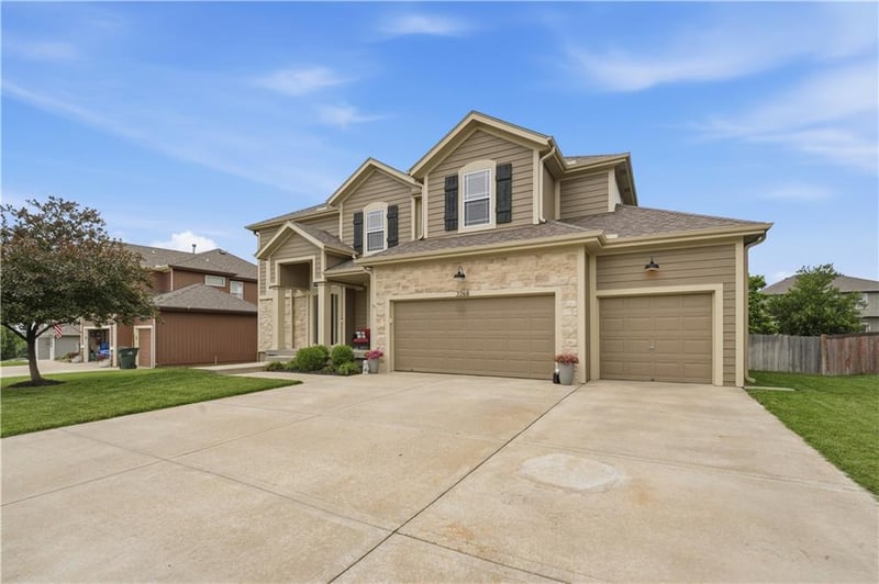 2268 W Concord Dr, Olathe, KS 66061
