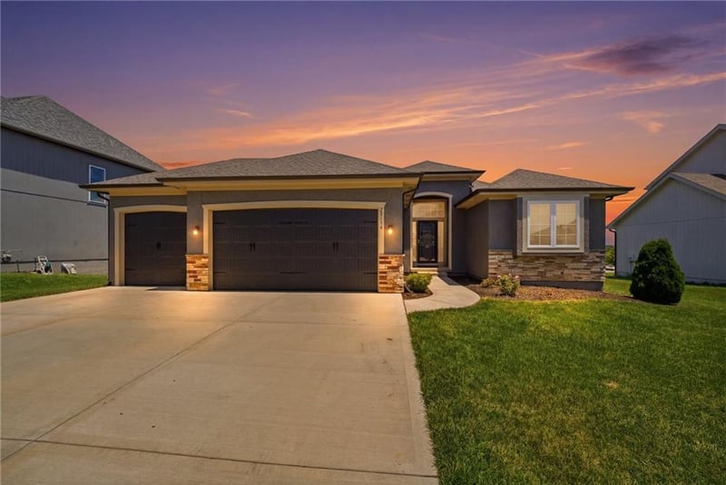 25136 W 148th Ter, Olathe, KS 66061