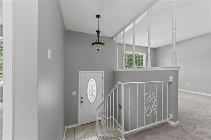 5924 Creekview Dr, Parkville, MO 64152