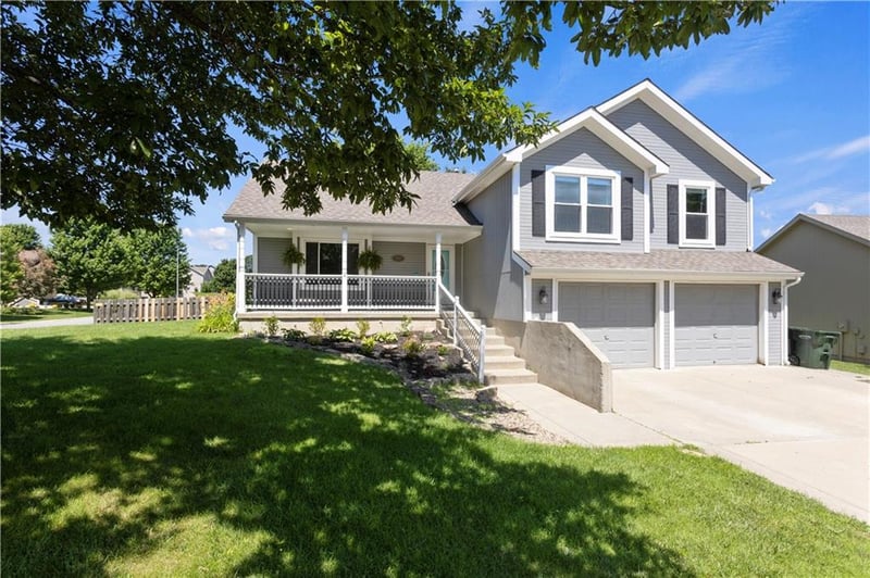 3812 Clayton Dr, Leavenworth, KS 66048
