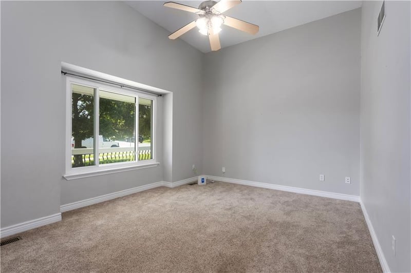 3812 Clayton Dr, Leavenworth, KS 66048